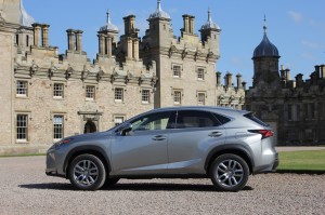 2015_Lexus_NX300h_01