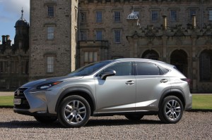 2015_Lexus_NX300h_03